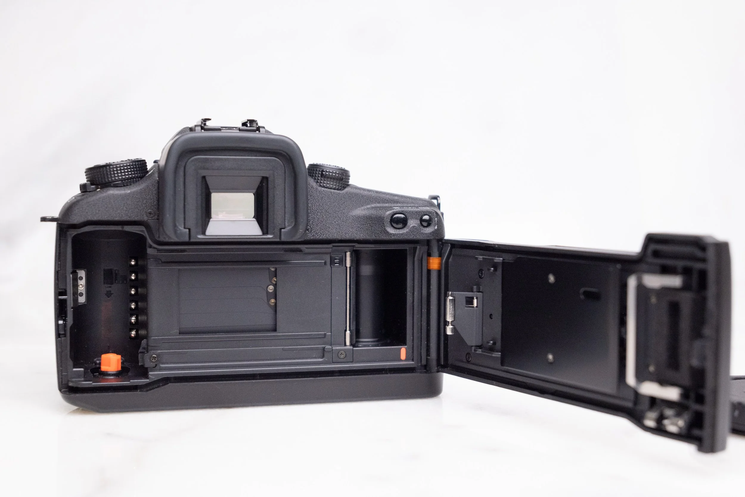 Canon EOS Elan 7e 35mm Film Camera with Tamron 28-80mm Zoom Lens